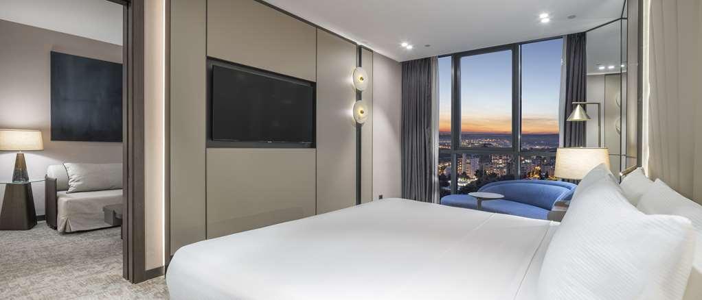 ホテル Doubletree By Hilton シャンルウルファ 部屋 写真
