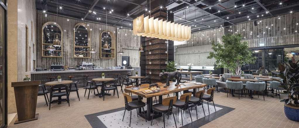 ホテル Doubletree By Hilton シャンルウルファ レストラン 写真